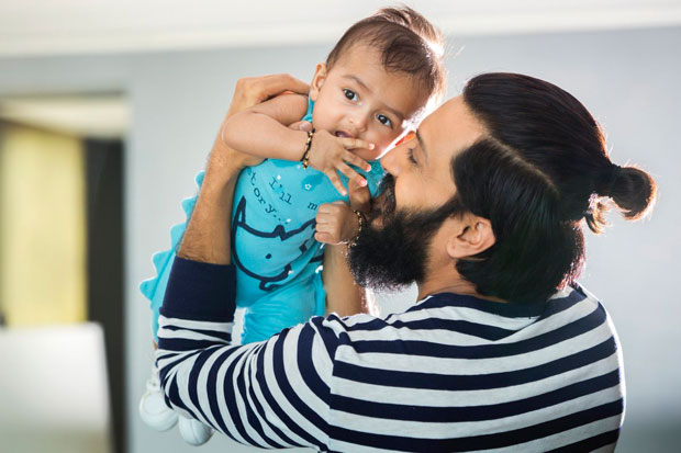 Riteish Deshmukh shares the first photograph of his second son Rahyl on